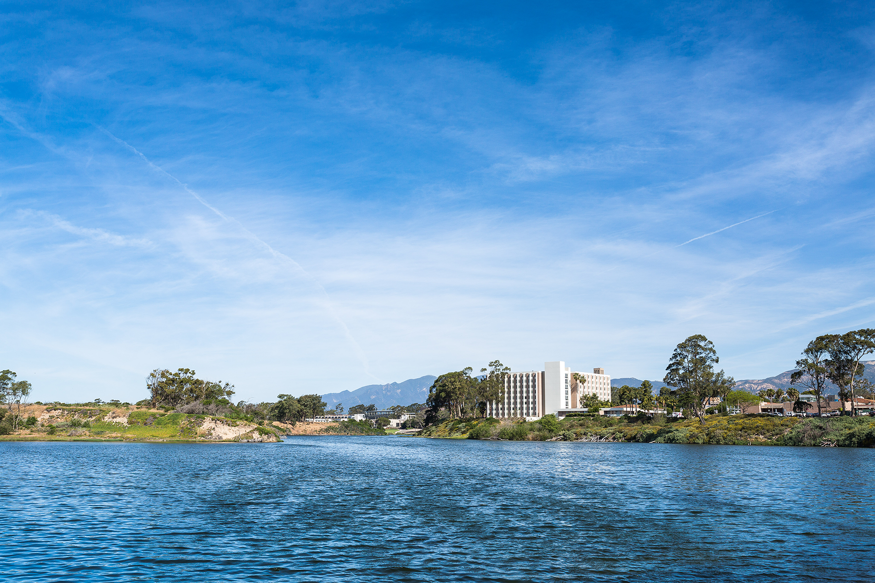 Scenic photo of lagoon